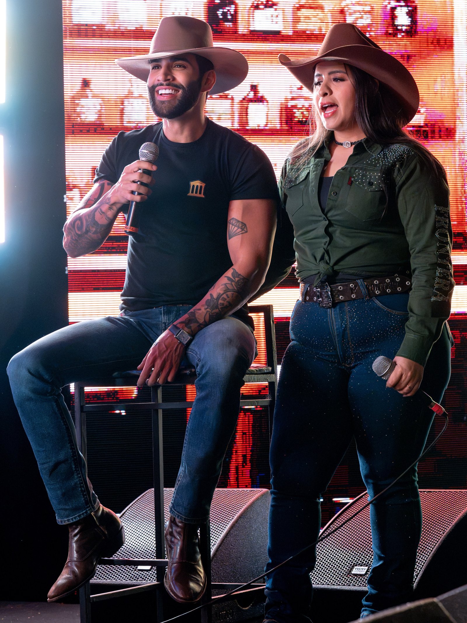 Gusttavo Lima abre álbum de fotos do primeiro fim de semana em Barretos